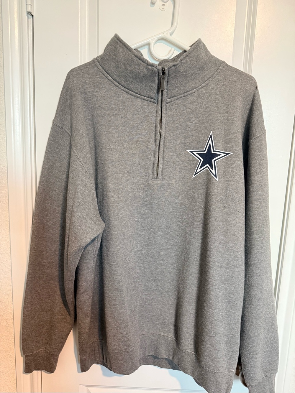 NFL Men's Gray Quarter-Zip Sweatshirt with Star Logo xL